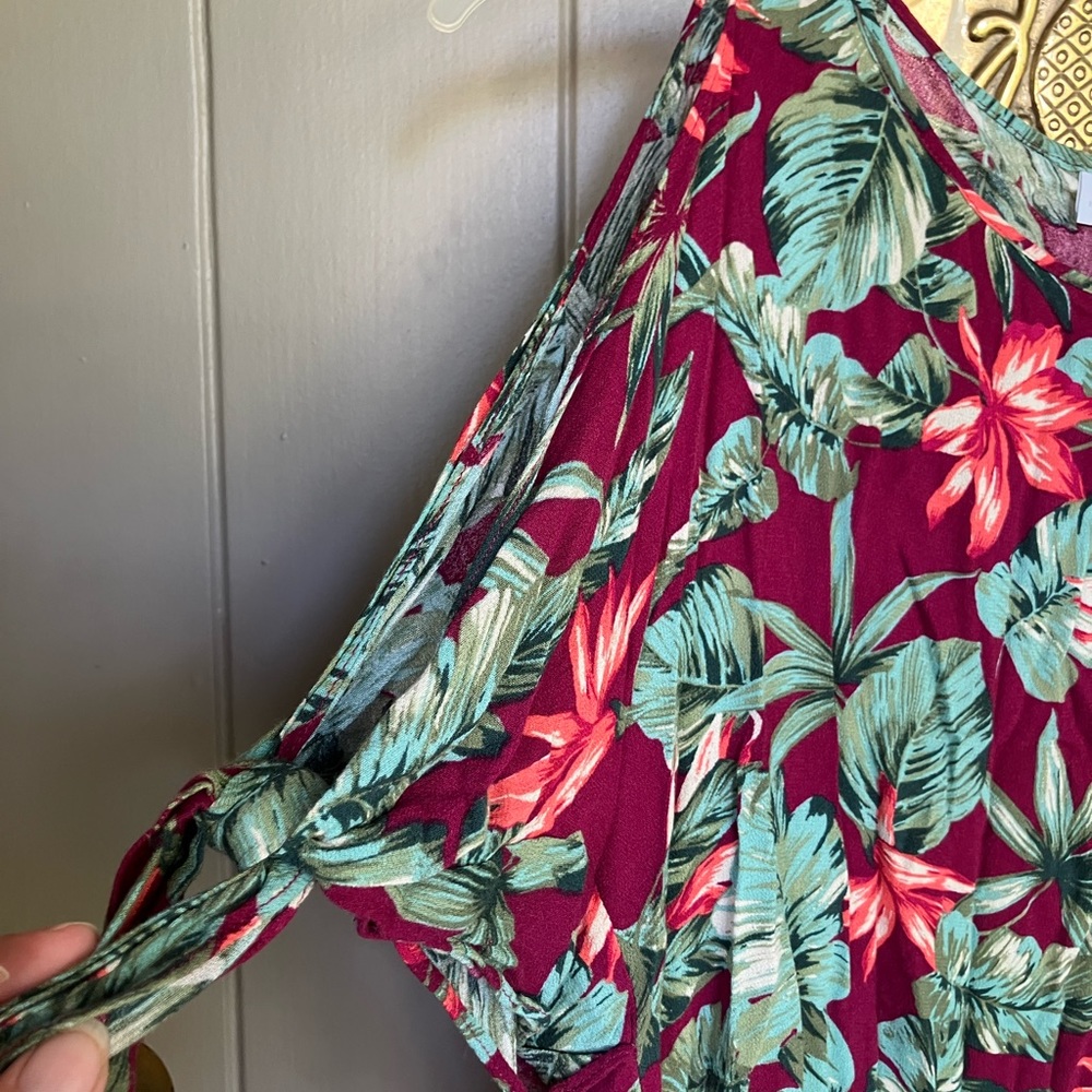 New York and company open shoulder floral top - Picture 3 of 4